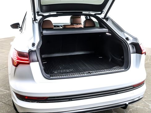 Used 2022 Audi e-tron Premium w/ Convenience Plus Package image 24