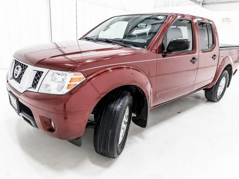 Used 2019 Nissan Frontier SV RWD image 2