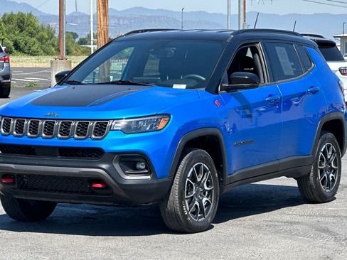 Used 2025 Jeep Compass Trailhawk AWD/4WD image 9