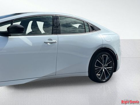 Certified 2026 Toyota Prius XLE FWD image 10