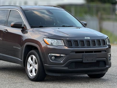 Used 2019 Jeep Compass Latitude w/ Cold Weather Group AWD/4WD image 15