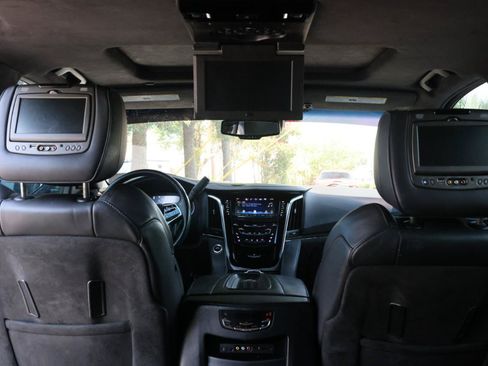 Used 2016 Cadillac Escalade Platinum AWD/4WD image 27