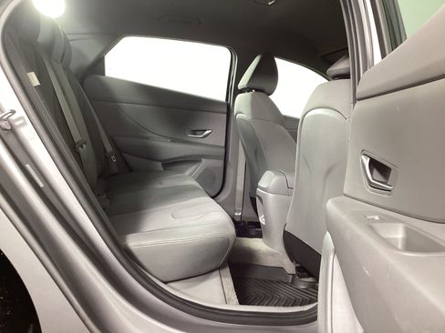 Used 2025 Hyundai Elantra SE image 24
