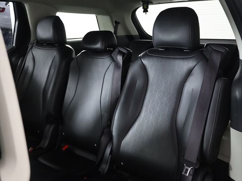 Used 2024 Kia Carnival LX FWD image 21
