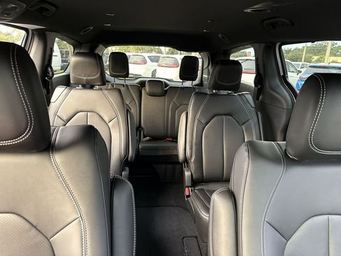 New 2026 Chrysler Pacifica Select image 28