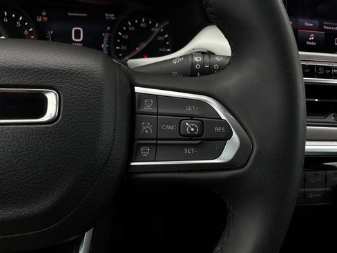 Used 2025 Jeep Compass Limited AWD/4WD image 37