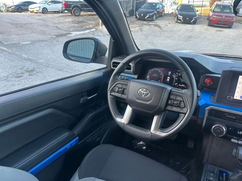 Used 2025 Toyota Tacoma TRD Off-Road image 32