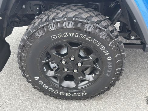 Used 2023 Jeep Gladiator Sport AWD/4WD image 21