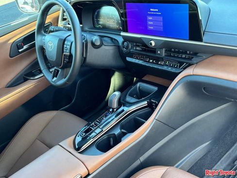 Certified 2025 Toyota Crown Signia AWD/4WD image 12
