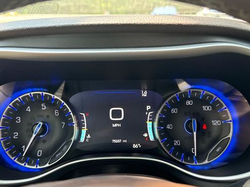 Used 2021 Chrysler Pacifica Touring-L w/ Premium & Safety Sphere Group FWD image 32