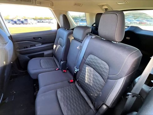 Used 2023 Nissan Pathfinder S image 19