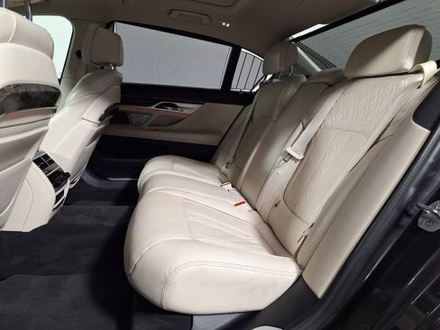 Used 2022 BMW 740i w/ Premium Package RWD image 25