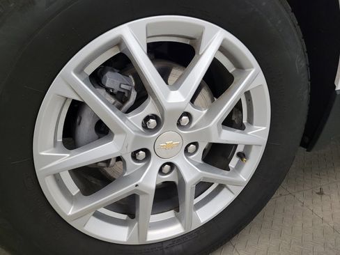 Used 2024 Chevrolet Equinox LS image 31