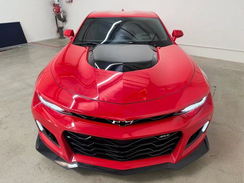 Used 2018 Chevrolet Camaro ZL1 RWD image 5