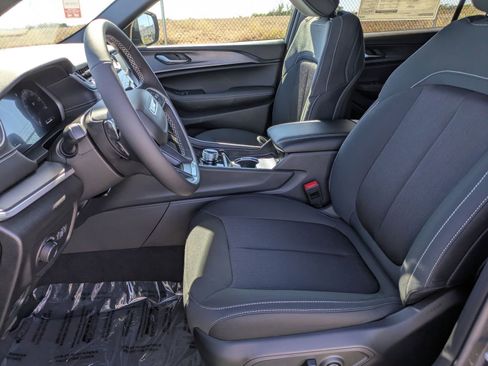New 2025 Jeep Grand Cherokee L Laredo RWD image 10