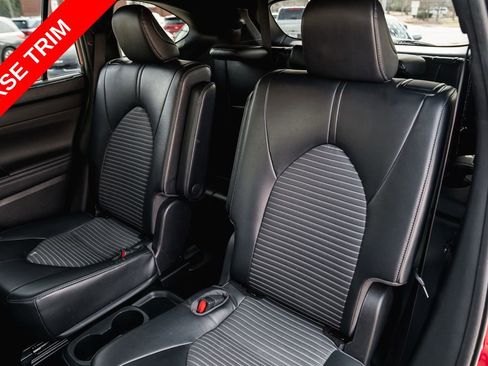 Used 2023 Toyota Highlander XSE FWD image 28