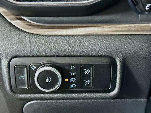 Used 2024 Ford Explorer Limited image 17