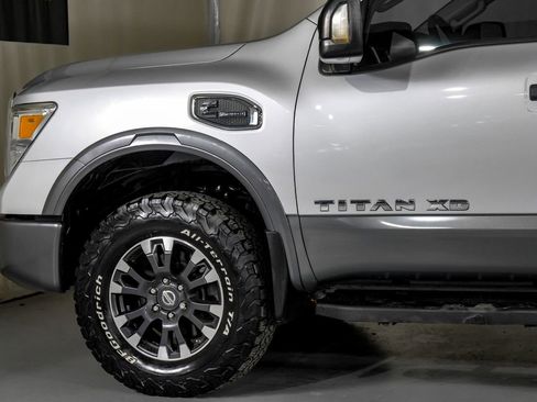 Used 2019 Nissan Titan PRO-4X image 12