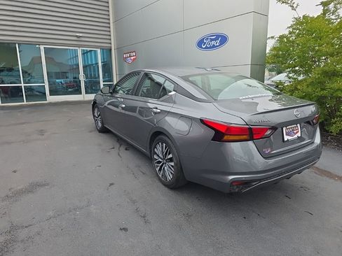 Used 2025 Nissan Altima 2.5 SV FWD image 10