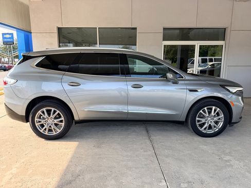 Used 2024 Buick Enclave Essence w/ Experience Buick Package FWD image 6