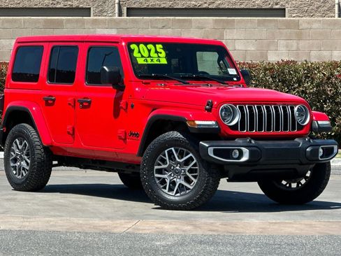 Used 2025 Jeep Wrangler Unlimited Sahara AWD/4WD image 2