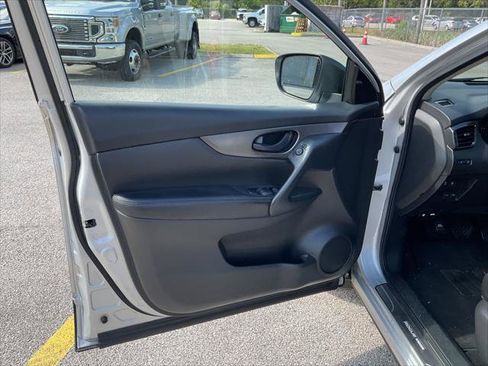 Used 2020 Nissan Rogue Sport S FWD image 13
