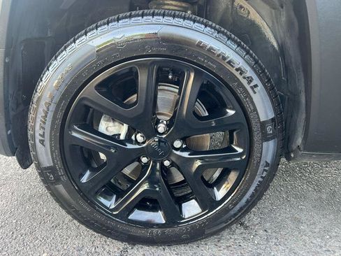 Used 2017 Jeep Renegade Altitude AWD/4WD image 30