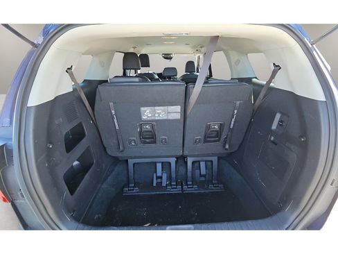 Used 2025 Kia Carnival FWD image 14