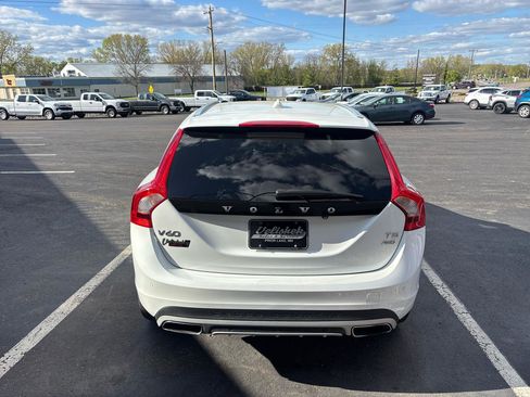 Used 2018 Volvo V60 T5 Cross Country w/ Convenience Package AWD/4WD image 4