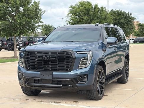 Used 2025 GMC Yukon Denali w/ Advanced Technology Package AWD/4WD image 3