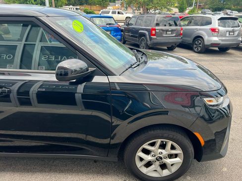 Used 2021 Kia Soul S FWD image 8