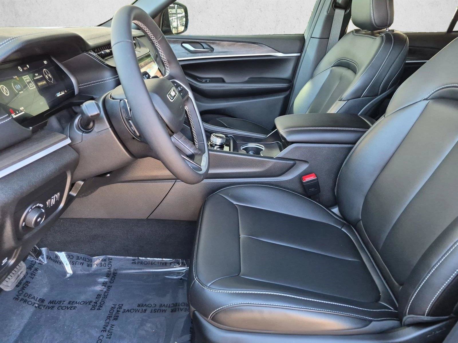 New 2026 Jeep Grand Cherokee Limited w/ Limited Altitude Package AWD/4WD image 4