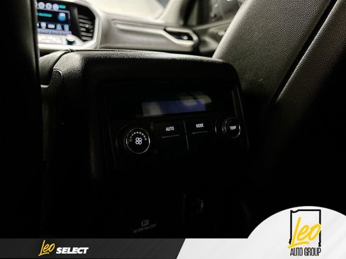 Used 2019 GMC Acadia SLT image 26