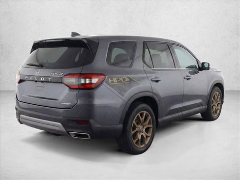 Used 2023 Honda Pilot Touring image 7