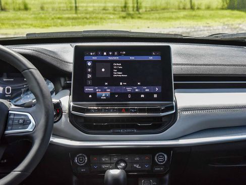 Certified 2025 Jeep Compass Limited AWD/4WD image 19
