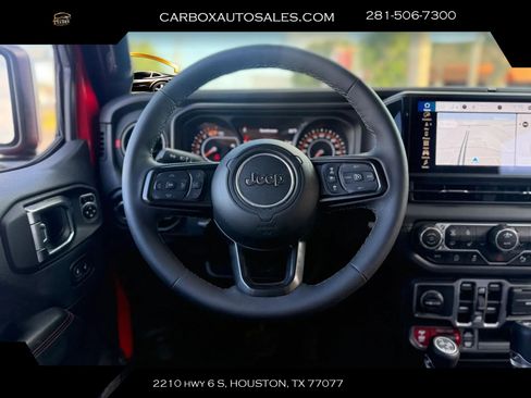 Used 2025 Jeep Wrangler Unlimited Rubicon AWD/4WD image 13