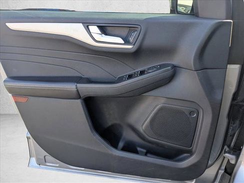 Used 2021 Ford Escape SE image 13