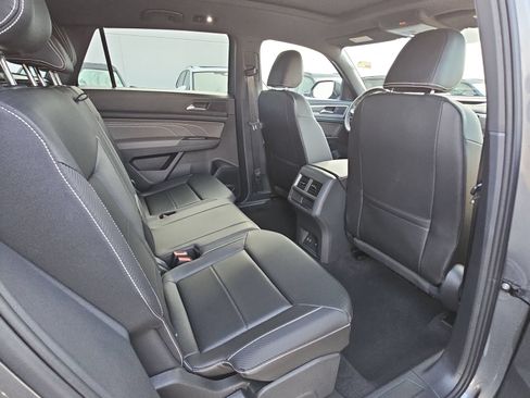 Used 2023 Volkswagen Atlas Cross Sport SE w/ Panoramic Sunroof Package FWD image 11