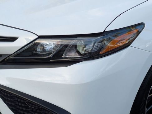 Used 2024 Toyota Camry SE image 11