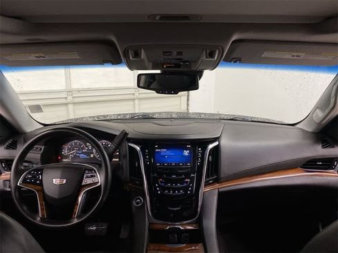 Used 2015 Cadillac Escalade Luxury image 12
