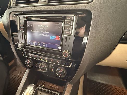 Used 2016 Volkswagen Jetta SEL Premium w/ Lighting Package image 23