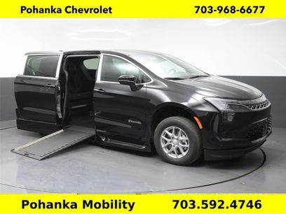 Used 2027 Chrysler Pacifica Select