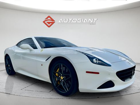 Used 2015 Ferrari California T RWD image 1