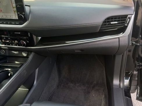 Used 2023 Nissan Rogue SL w/ SL Premium Package image 22