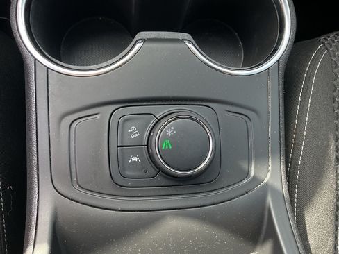 Used 2024 GMC Terrain SLE FWD image 30
