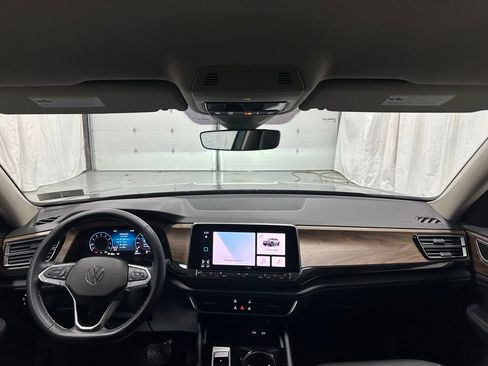 Used 2025 Volkswagen Atlas SE image 43