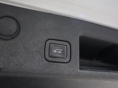 Used 2019 Chevrolet Equinox Premier image 22