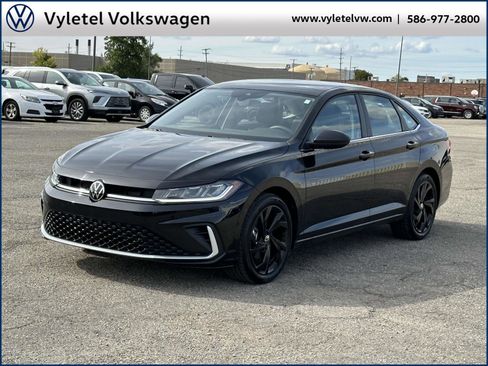 Certified 2025 Volkswagen Jetta SE w/ Sunroof Package image 5