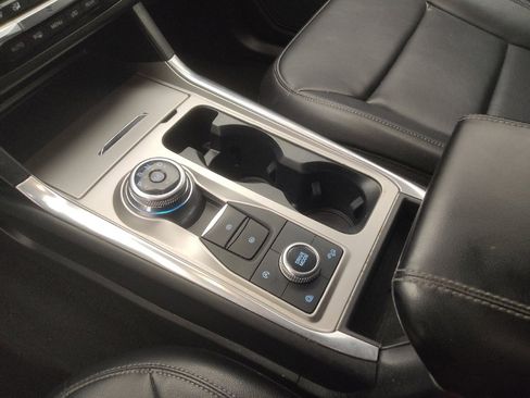 Used 2020 Ford Explorer XLT w/ Equipment Group 202A image 26