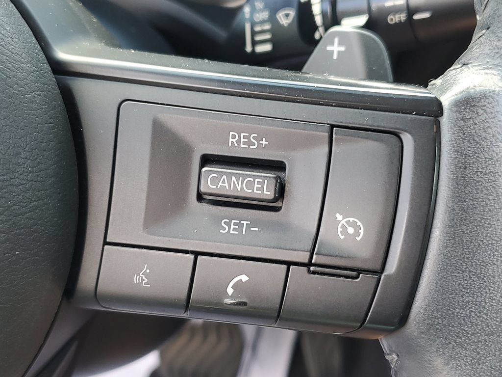 Used 2022 Nissan Rogue S AWD/4WD image 12